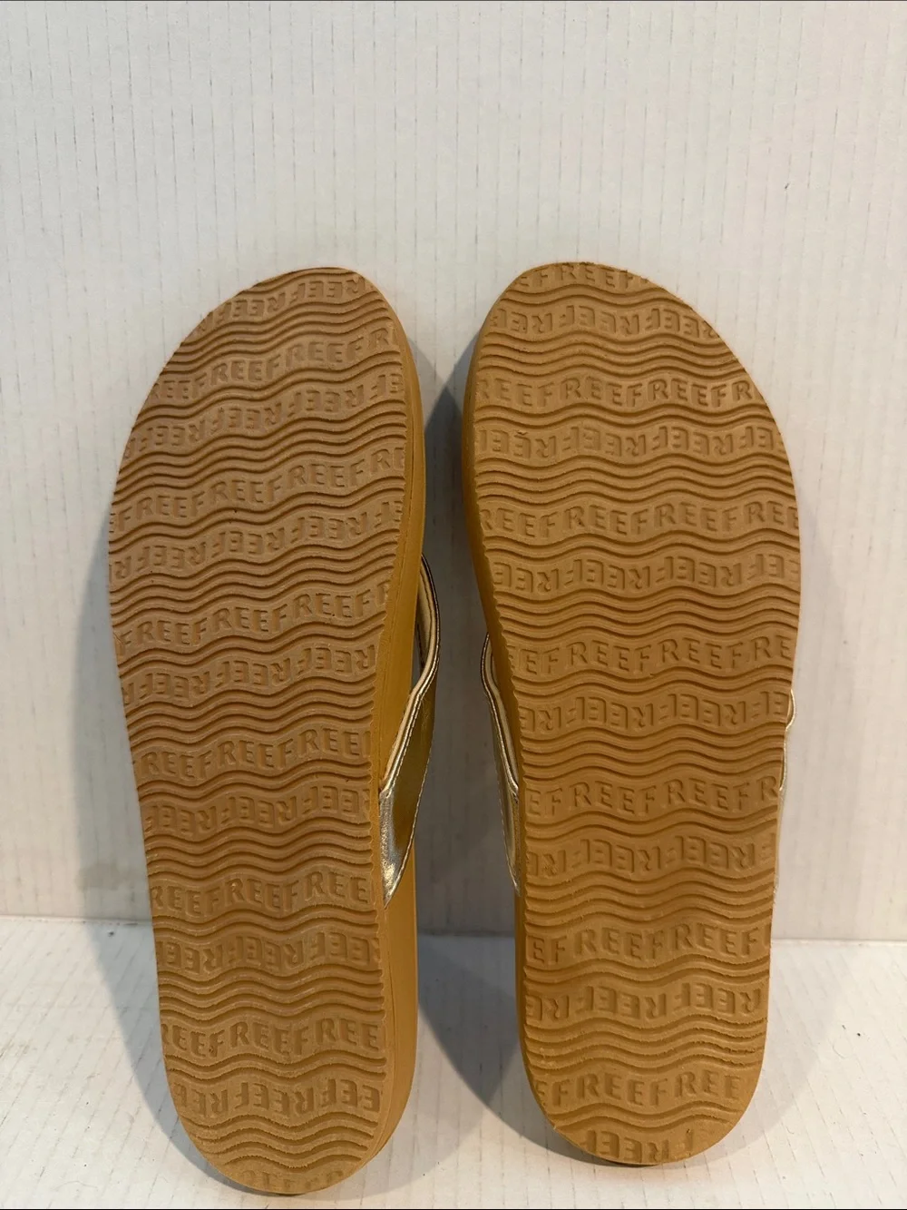 REEF CUSHION MELODY CHAMPAGNE METALLIC FLIP FLOPS SANDALS (sz 8)